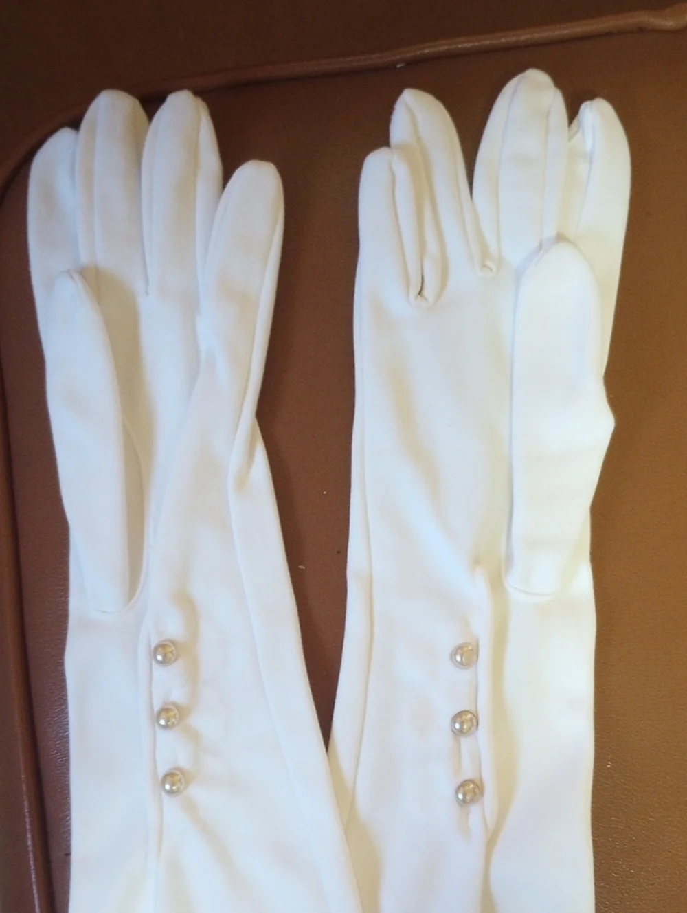 LIKE NEW Neutral White Nylon Formal Vintage Dress Gloves w/ Faux Pearl Buttons